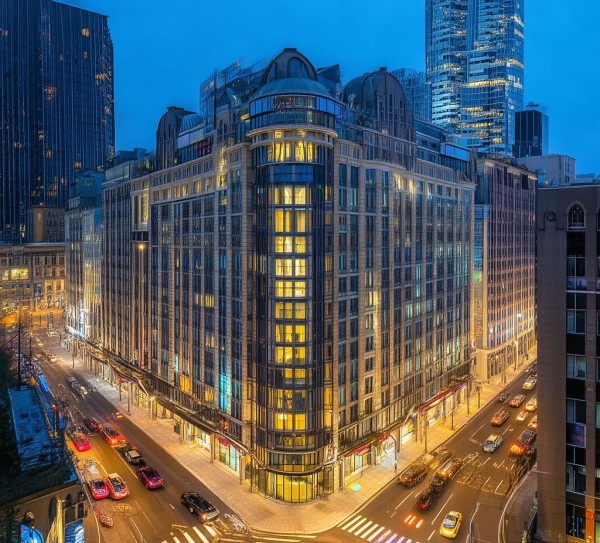 华威酒店位置详解，地址、交通与周边环境指南